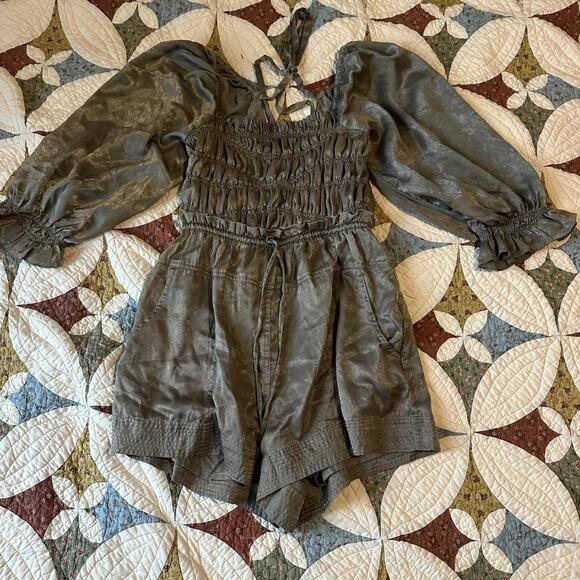 Free People Cassidy Romper silky smocked w balloon sleeves piratecore size M - Picture 3 of 8